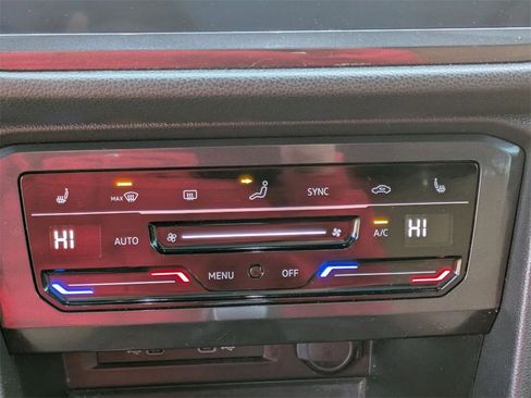 Used 2022 Volkswagen Tiguan SE image 21