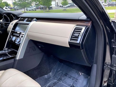 Used 2017 Land Rover Discovery HSE AWD/4WD image 14