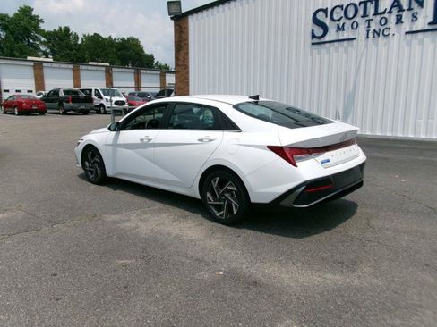 Used 2025 Hyundai Elantra SEL FWD image 8