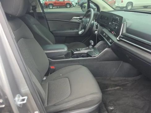 Used 2023 Kia Sportage LX AWD/4WD image 9