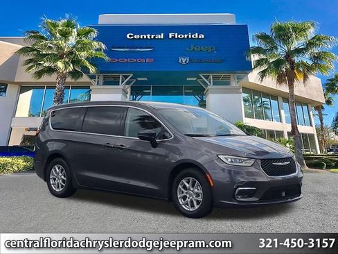 Used 2023 Chrysler Pacifica Touring-L image 1