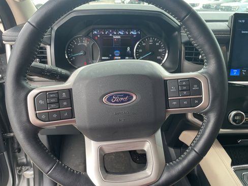 Used 2023 Ford Expedition XLT RWD image 6