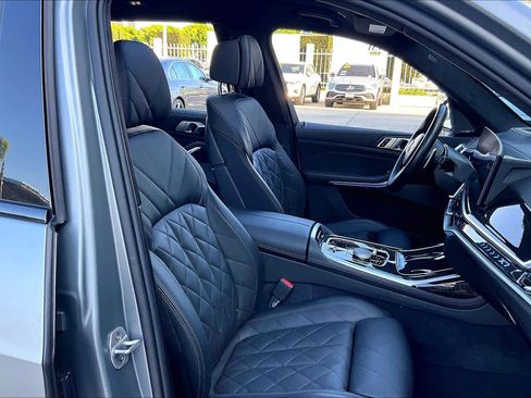 Used 2025 BMW X7 xDrive40i w/ M Sport Package image 9