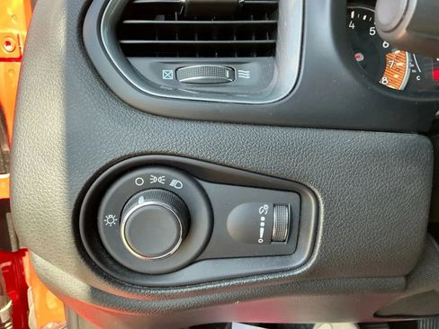 Used 2022 Jeep Renegade Sport image 36