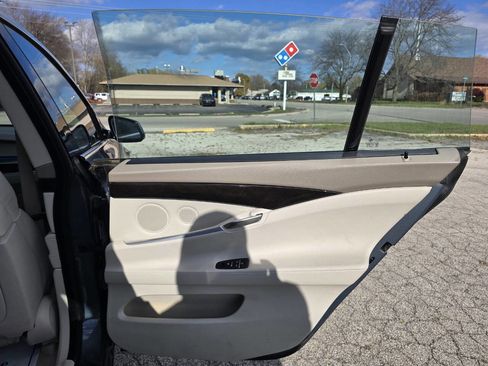 Used 2011 BMW 550i Gran Turismo xDrive w/ Active Ventilated Seat Pkg image 18