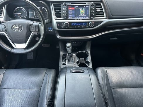 Used 2017 Toyota Highlander Limited Platinum AWD/4WD image 17