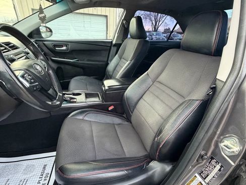 Used 2017 Toyota Camry SE w/ Moonroof Package FWD image 25