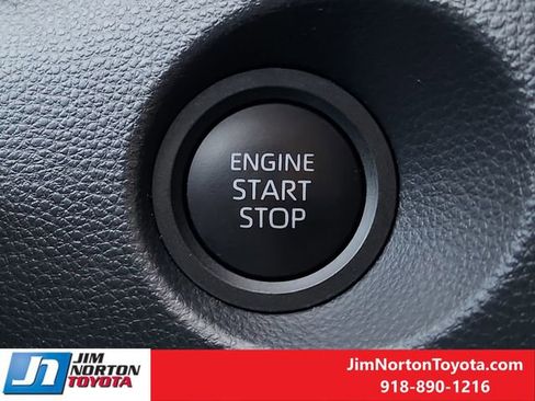 Used 2025 Toyota Corolla Cross XLE image 22