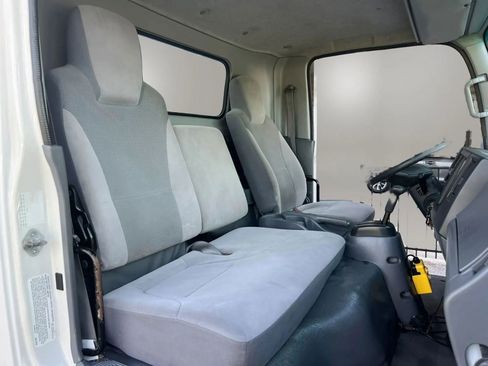 Used 2019 Isuzu NPR RWD image 10