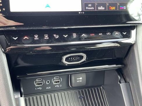 New 2026 Jeep Grand Cherokee Altitude image 28