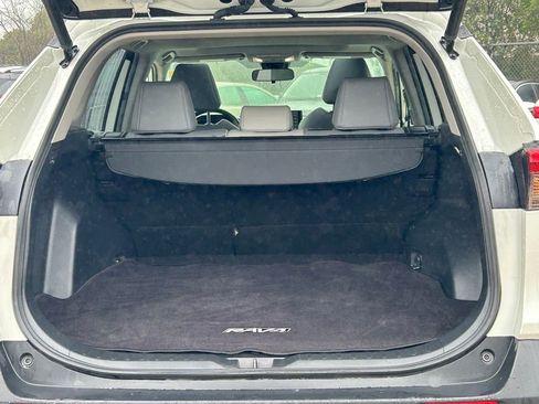 Used 2022 Toyota RAV4 XLE Premium image 15