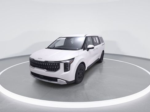Used 2025 Kia Carnival FWD image 2