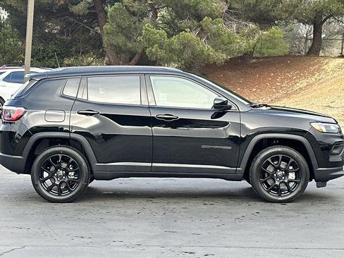 New 2026 Jeep Compass Latitude image 3