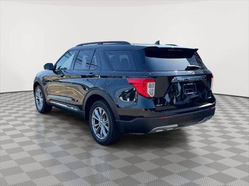 Used 2022 Ford Explorer XLT w/ Equipment Group 202A AWD/4WD image 5