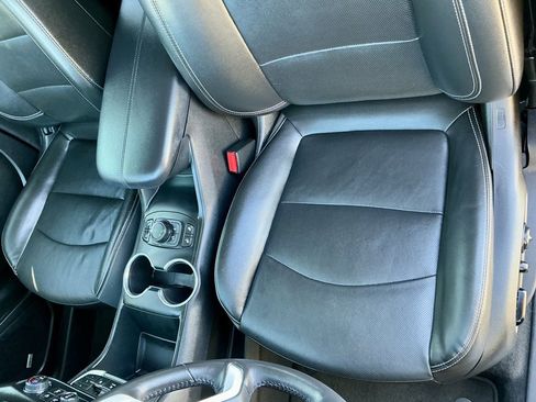 Used 2022 GMC Terrain SLT w/ Infotainment Package II image 38