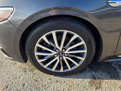 Used 2018 Lincoln Continental Select w/ Continental Climate Package AWD/4WD image 11