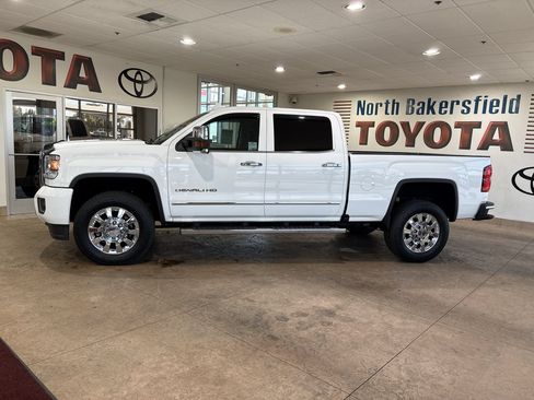 Used 2016 GMC Sierra 2500 Denali w/ Duramax Plus Package AWD/4WD image 7