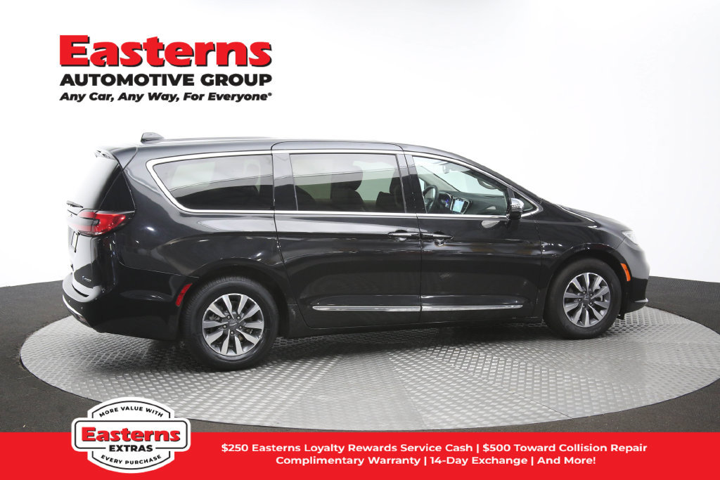 Used 2023 Chrysler Pacifica Limited FWD image 48