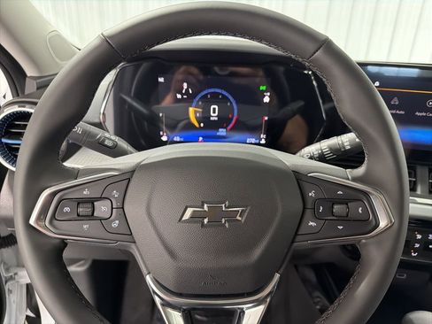 New 2026 Chevrolet Trax LT w/ Sunroof Package FWD image 25