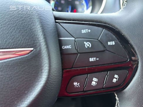 Used 2024 Chrysler Pacifica Touring-L w/ S Appearance Package AWD/4WD image 16