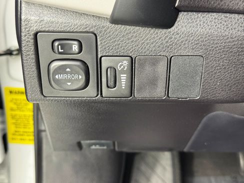 Used 2019 Toyota Corolla LE image 16