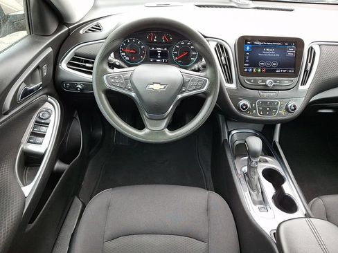Used 2024 Chevrolet Malibu LT FWD image 2