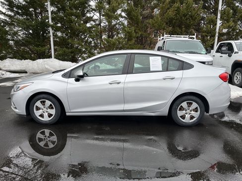 Used 2018 Chevrolet Cruze LS image 7