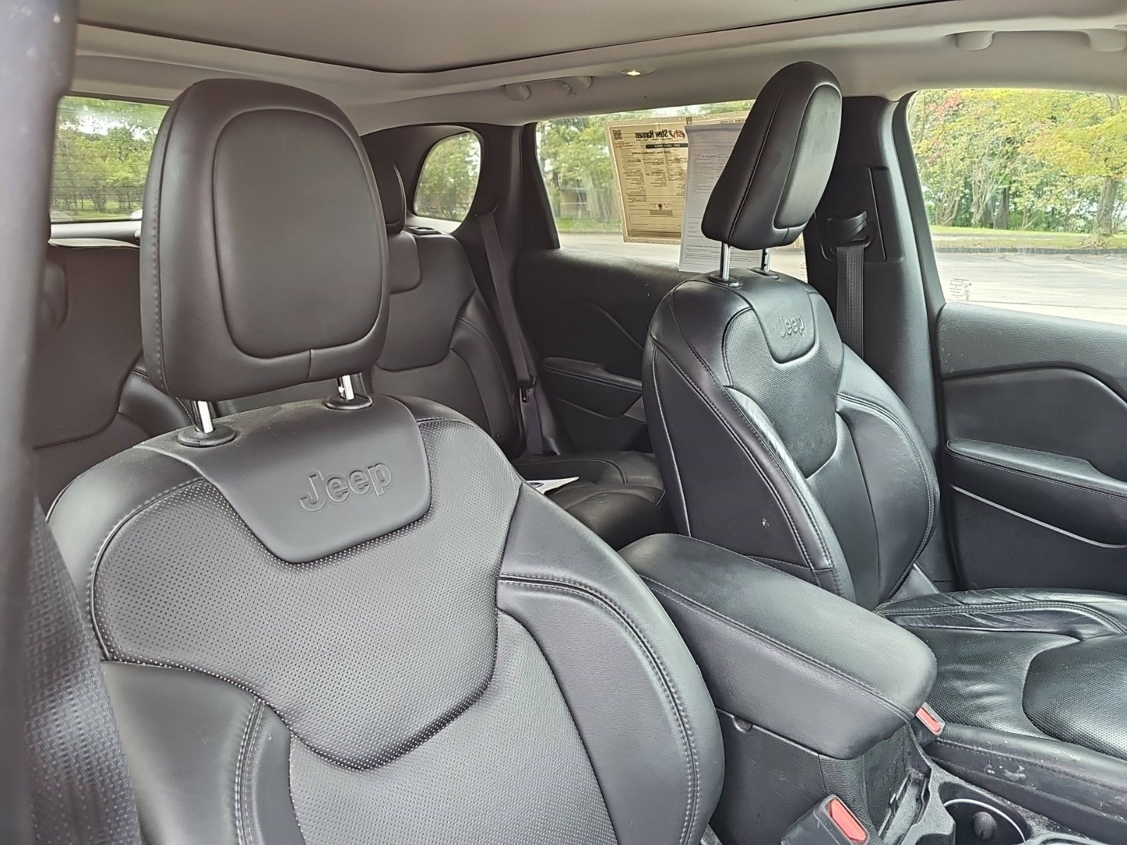 Used 2019 Jeep Cherokee Limited AWD/4WD image 11