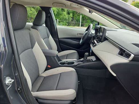 Used 2025 Toyota Corolla LE FWD image 18