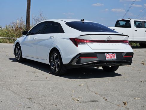 Used 2025 Hyundai Elantra Sport FWD image 7