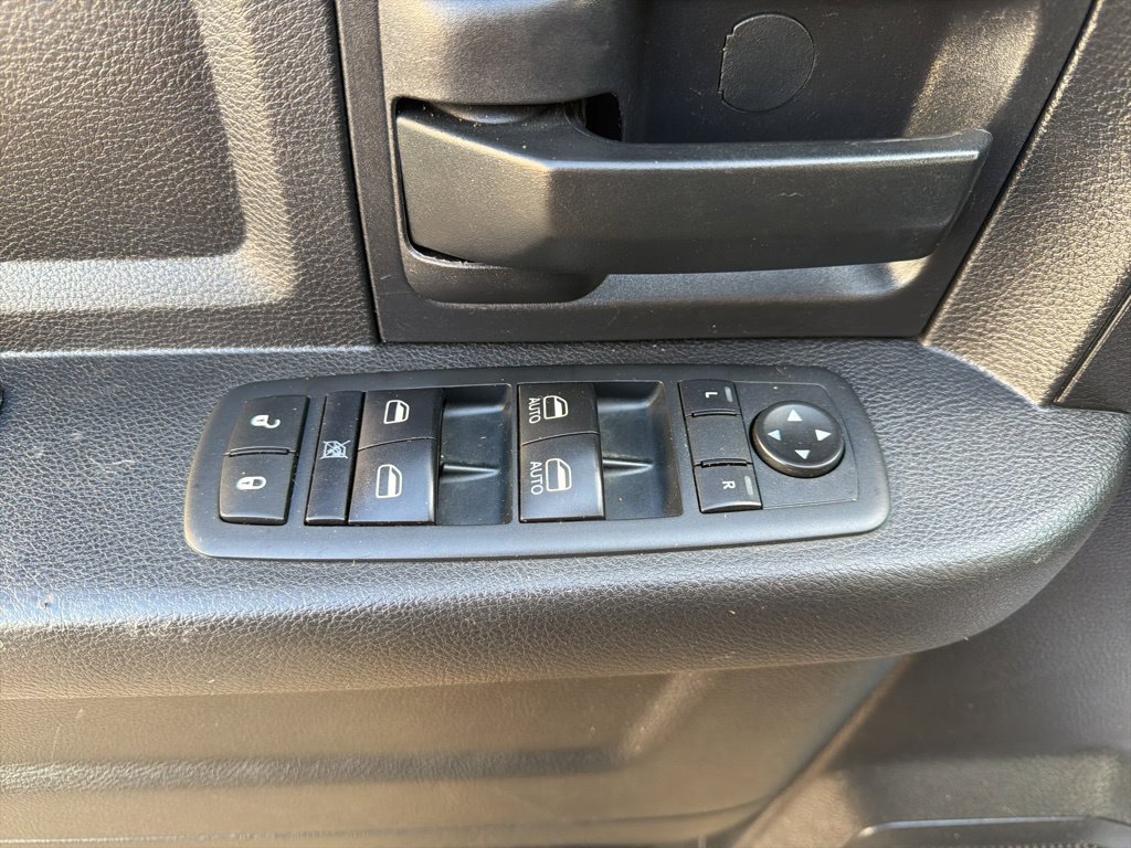 Used 2017 RAM 5500 Crew Cab Tradesman w/ Ambulance Prep Group RWD image 28