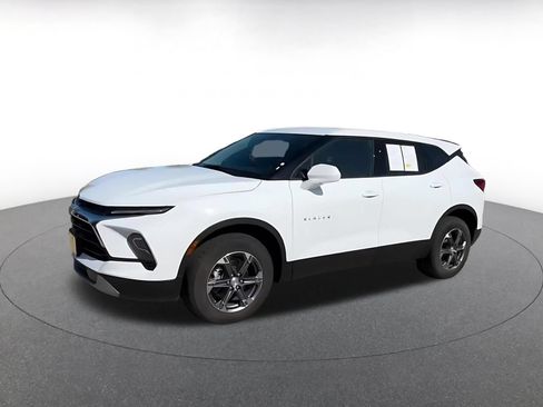 Used 2026 Chevrolet Blazer LT AWD/4WD image 8