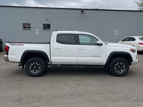 Used 2018 Toyota Tacoma TRD Off-Road AWD/4WD image 6
