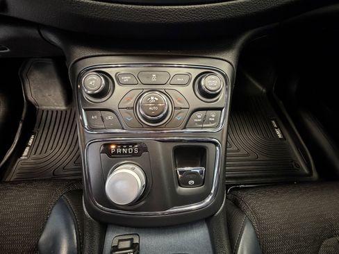 Used 2016 Chrysler 200 S w/ Comfort Group image 10