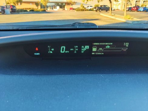 Used 2014 Toyota Prius Three image 12