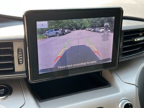 Used 2023 Ford Explorer XLT RWD image 31