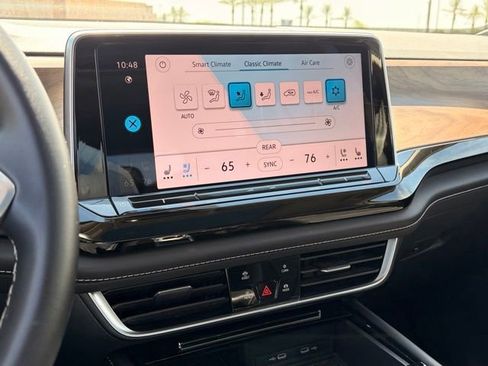 Used 2025 Volkswagen Atlas SE FWD image 21