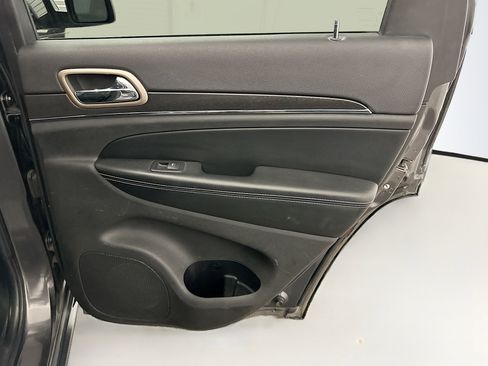 Used 2015 Jeep Grand Cherokee Limited w/ Luxury Group II image 33