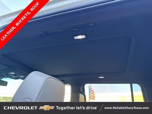 Used 2022 GMC Yukon XL SLT w/ SLT Premium Package image 14