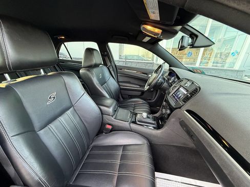 Used 2019 Chrysler 300 S image 12