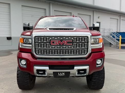 Used 2019 GMC Sierra 2500 Denali w/ Duramax Plus Package AWD/4WD image 3