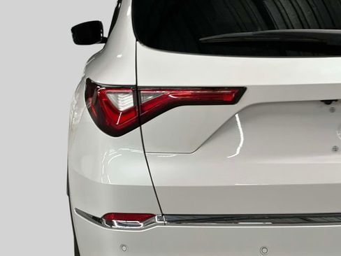 Certified 2023 Acura MDX SH-AWD w/ Technology Package image 12