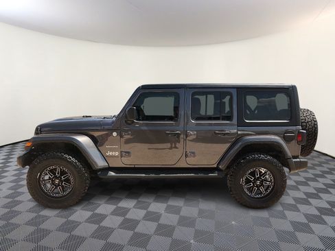 Used 2023 Jeep Wrangler Unlimited Sahara AWD/4WD image 2