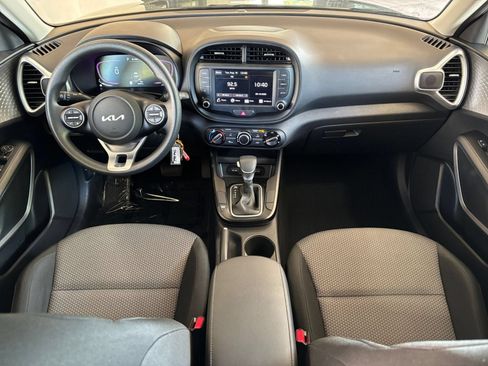 Used 2025 Kia Soul LX w/ LX Technology Package FWD image 31