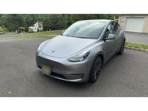Used 2024 Tesla Model Y Performance AWD/4WD image 1