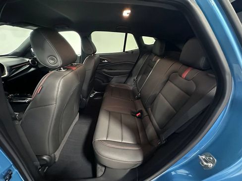 Used 2025 Chevrolet Trax RS FWD image 18