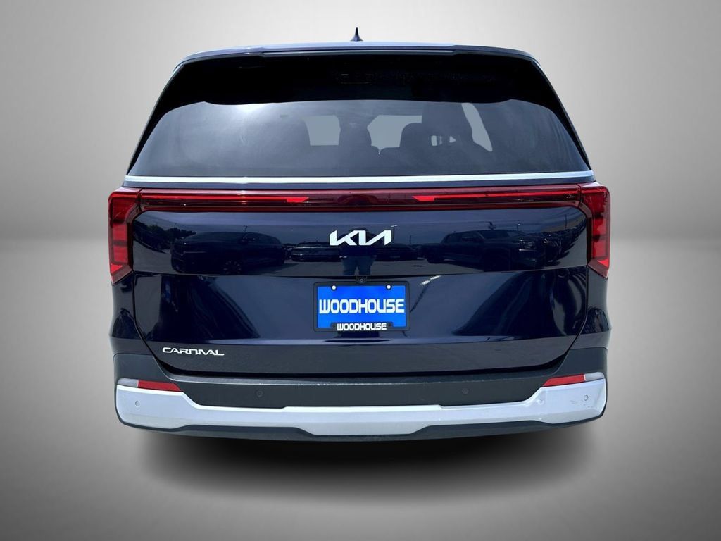 Used 2025 Kia Carnival FWD image 6