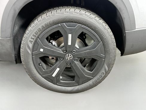 New 2026 Volkswagen Taos SEL image 30