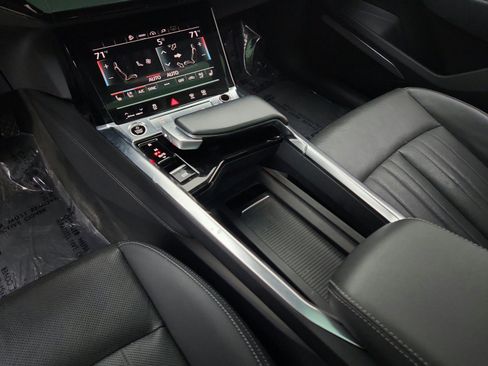 Used 2023 Audi e-tron Premium Plus w/ Premium Plus Package AWD/4WD image 21