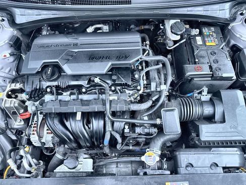 Used 2023 Hyundai Elantra SE FWD image 12
